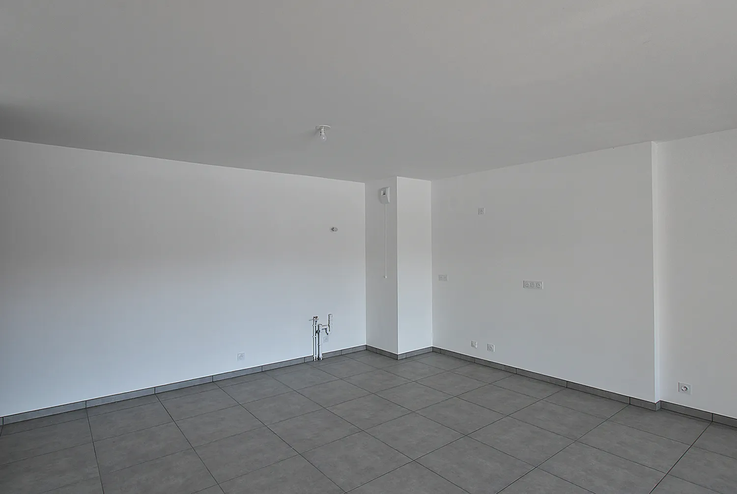 Cuisine et coin repas avant home staging virtuel