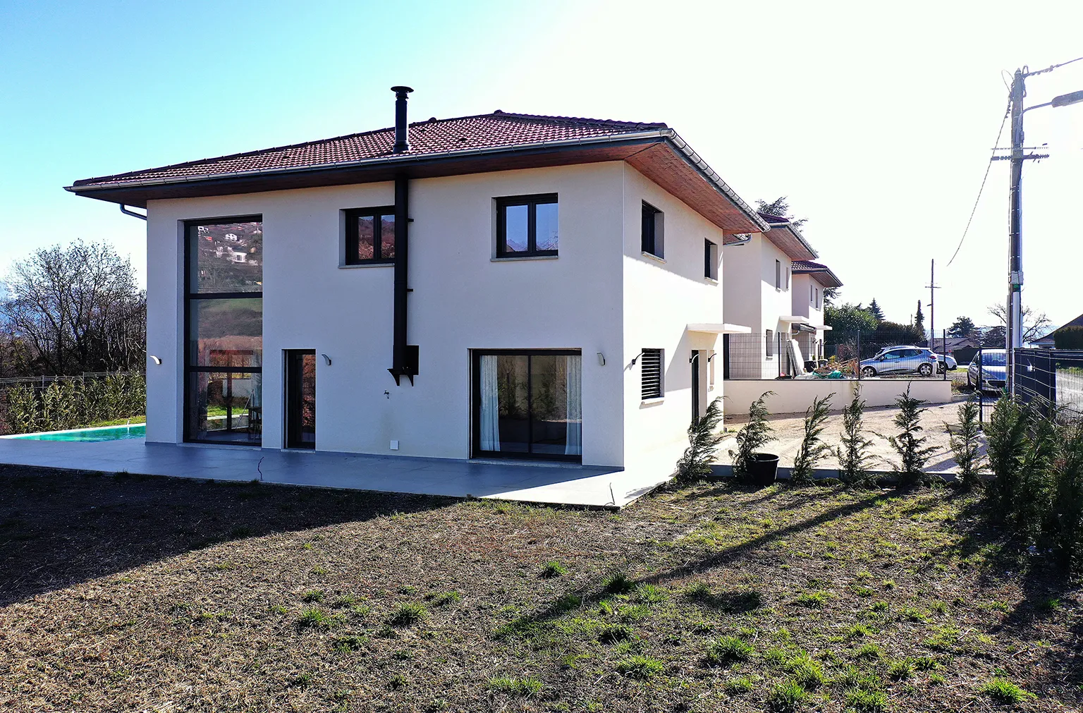 Maison neuve sur terrain nu avant aménagement paysager virtuel
